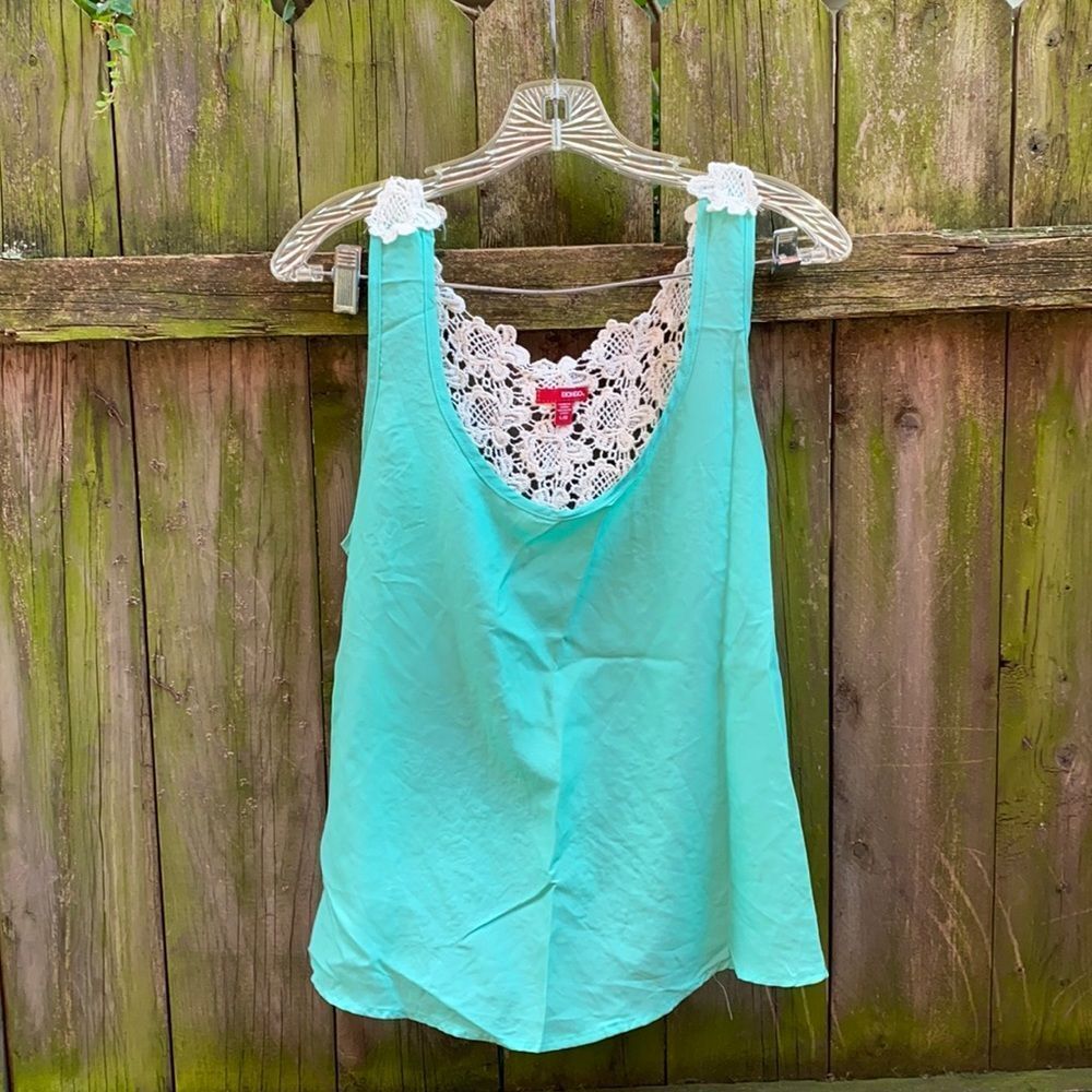 Bongo tank top sz. L NWT